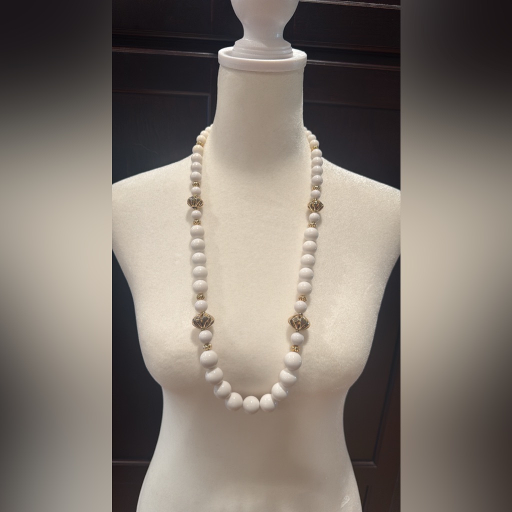 Vintage Korea Winter Snow White Acrylic Beaded Necklace With Gold-Tone Accents